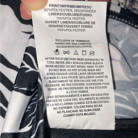 FIT 4 U Tummy Swimsuit Plus Size Women's Black White Hawaiian Print Ruched - Picture 6 of 6